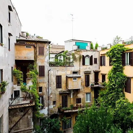 A World Aparts - 105 Pellegrino Rome Exterior photo